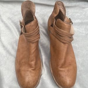 Ladies Diba True khaki booties Size 9